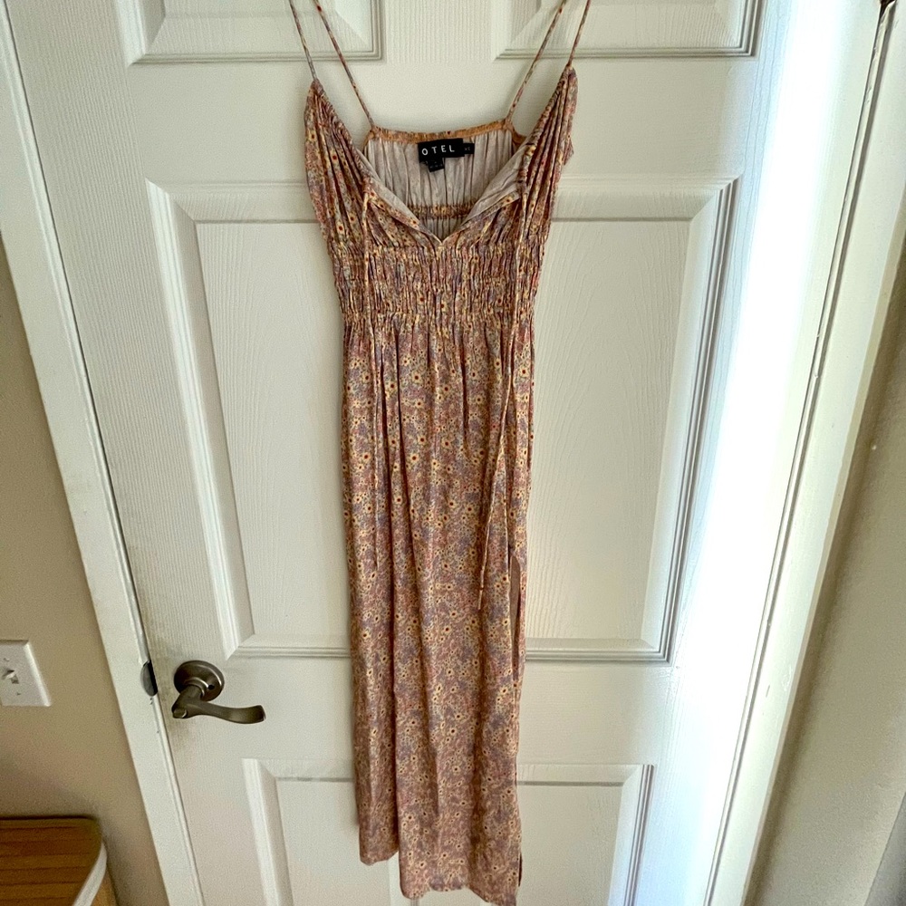 MOTEL Casual Floral Midi Dress
